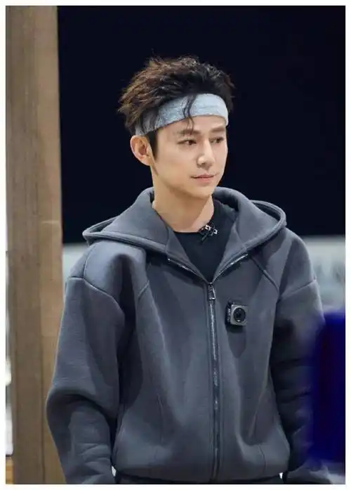 何炅吃了唐僧肉揭秘50岁大叔如何保持25岁外表