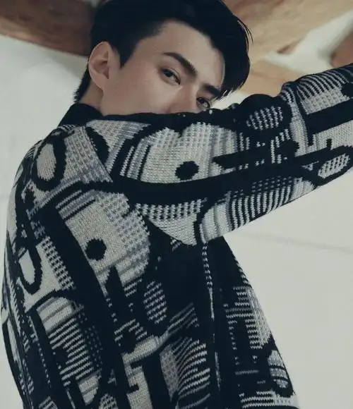 吴世勋xdiormenxdazedkorea11月刊有新图