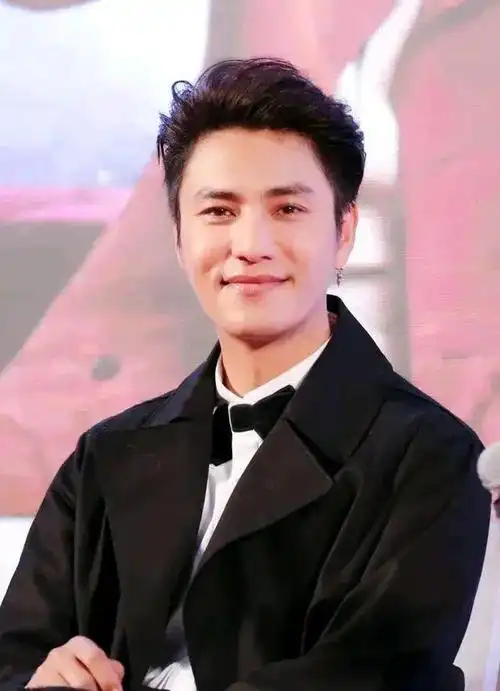 陈坤被粉丝质疑整容,变得"姨里姨气"!又像尚雯婕又像胡可!