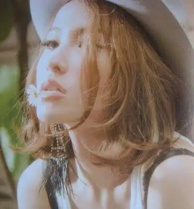 萧亚轩的侧脸偏欧美系