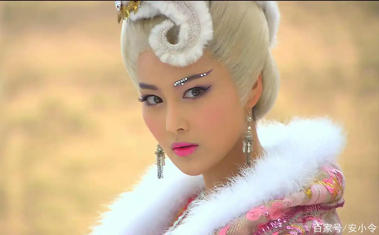 张馨予在《封神英雄榜》中的唯美剧照,妆容美艳显妖气!