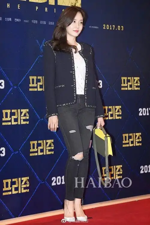 私服街拍# 成宥利 出席电影试映会