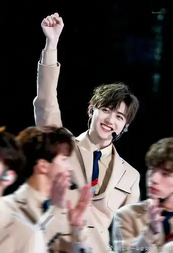 应援色的焉栩嘉