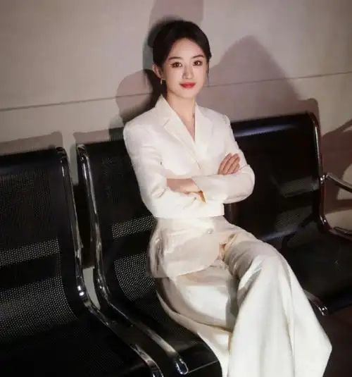 本来是粉丝在争,赵丽颖和杨幂到底谁的咖位更高,谁的戏份更多.