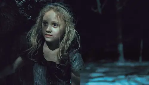 悲惨世界海报上的小女孩是谁童年柯赛特i