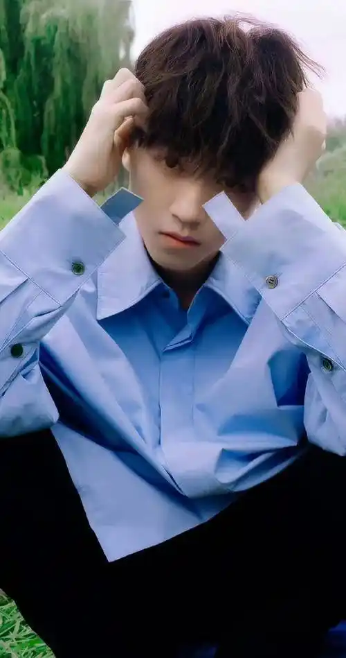 王俊凯:跨界偶像的璀璨星光