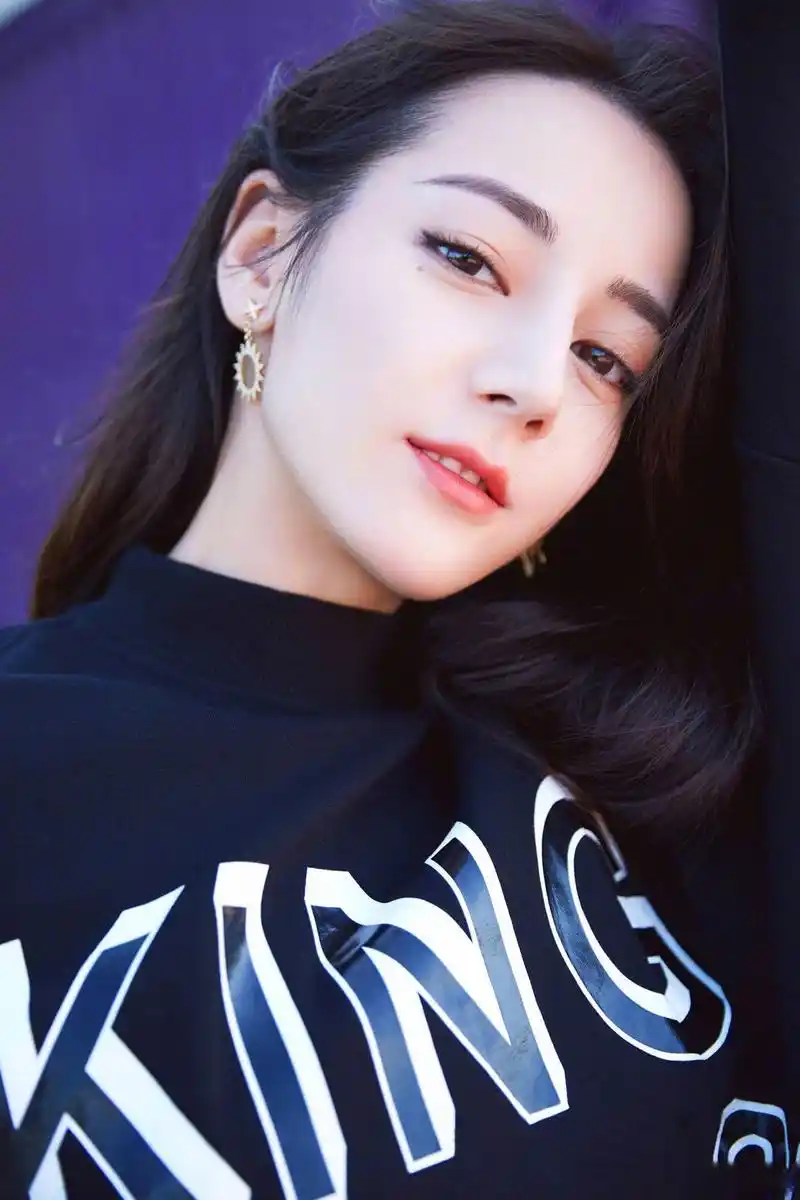 为颜值锦上添花的痣,迪丽热巴的泪痣啊～锦上添花,优越的身材和绝美的