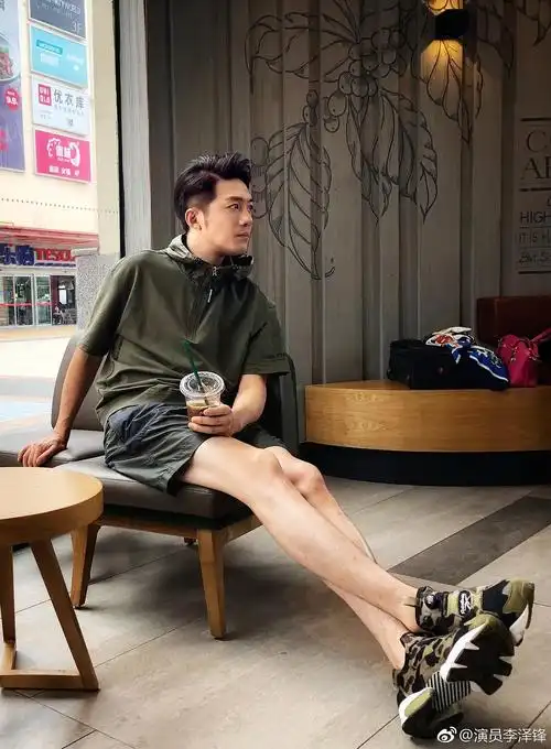 太心疼李泽锋了一切都是哥哥买单