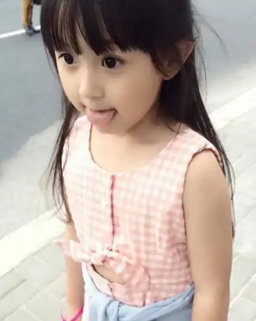 刘楚恬的父母得知有导演邀请女儿出演电影后,仍然坚持反对.