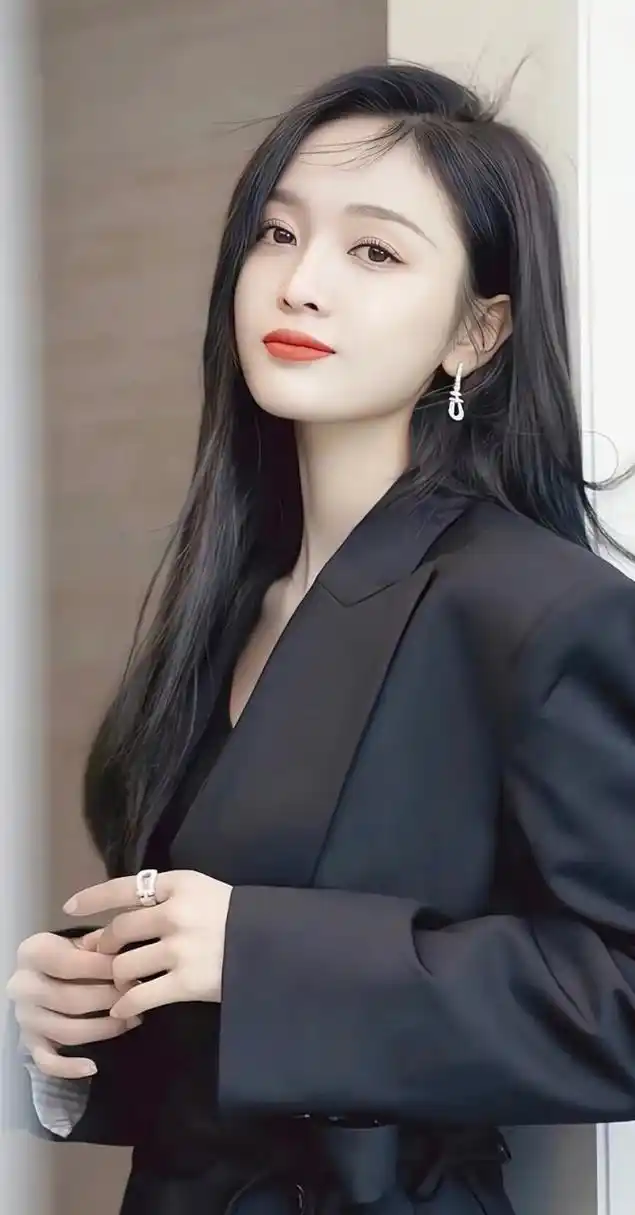 拽妞吴宣仪高清手机壁纸来喽[鼓掌]  从创造营就开始关注,越来越性感