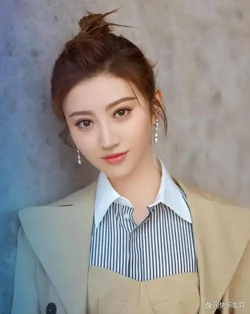 自从和贵人分手后,娱乐圈的残酷,真的在景甜身上表现得淋漓尽致