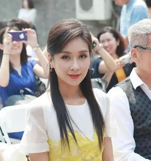 杨恭如个人资料简介:本该前途无量,却偏要做"小三",她走到这一步怪不