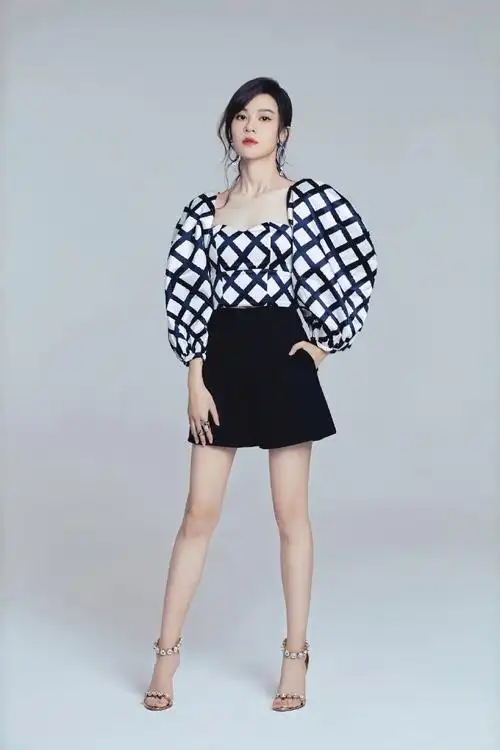 郁可唯《浪姐》造型太有少年感,被指撞脸鹿晗?美腿更是艳压全场