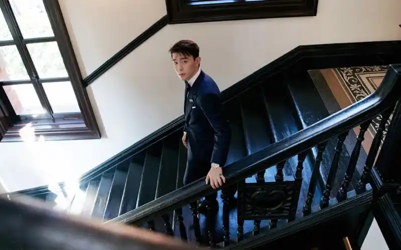 邓伦儒雅帅气写真桌面壁纸