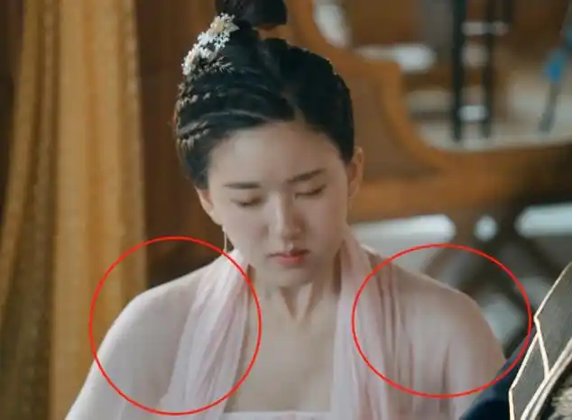 赵露思忽胖忽瘦演陈芊芊时露出双下巴演李乐嫣时竟拥有直角肩