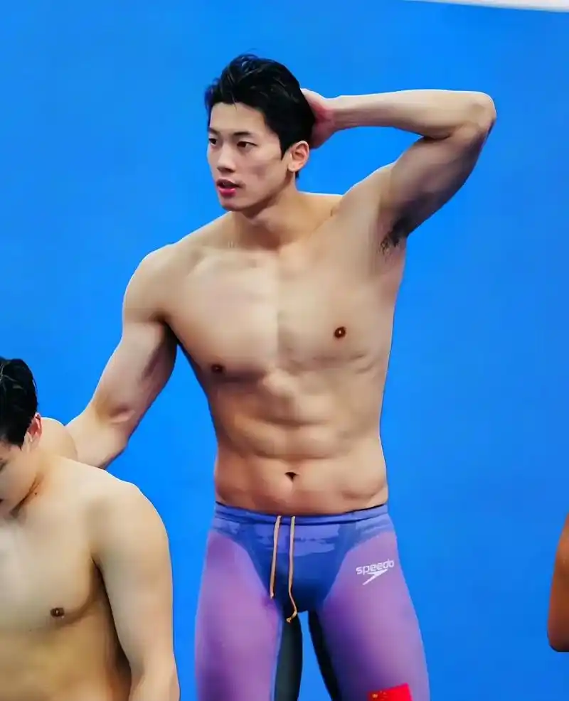 双开门冰箱就是帅,姐妹们,选哪张做壁纸好.#撩起衣服就是腹肌 - 抖音