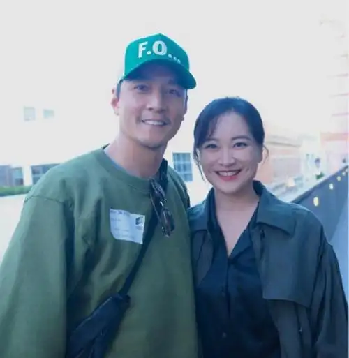 41岁贾玲与49岁吴彦祖合照曝光,减肥后满脸皱纹,p图后变化明显