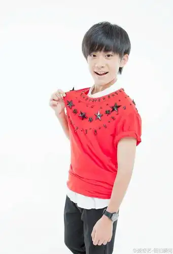 易烊千玺 tfboys tfboys jackson jackson 出处见水印 看脸:)