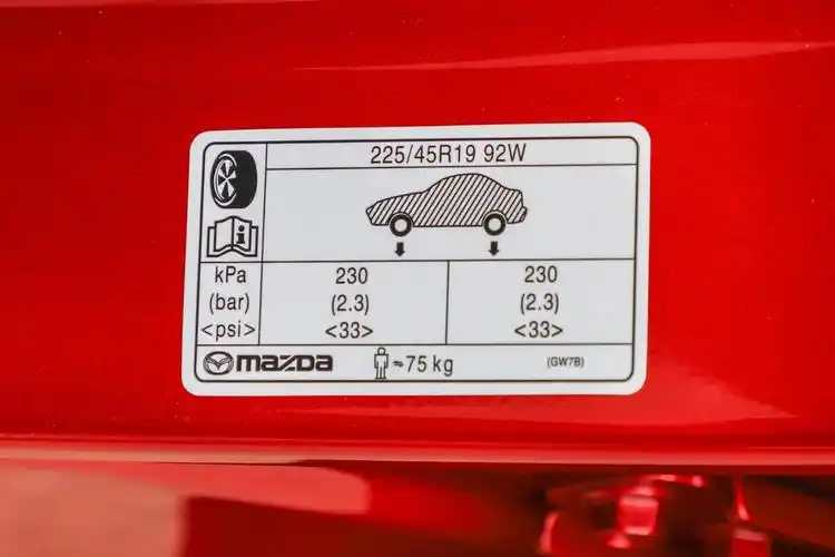 阿特兹2.5l 蓝天运动版胎压信息铭牌