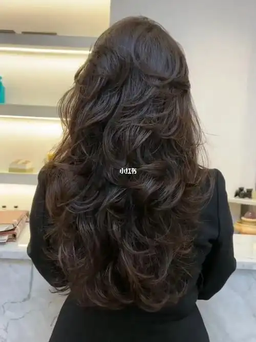 加顶部的c型大卷让整体更加有动感 顶部也蓬松了#上海烫发  #上海剪发