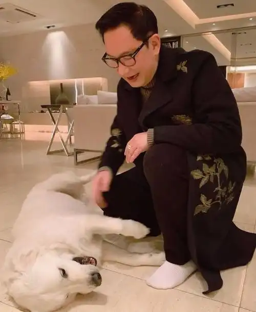 tvb首代新闻女神与刘培基叙旧叶雅媛近照曝光风采不减当年