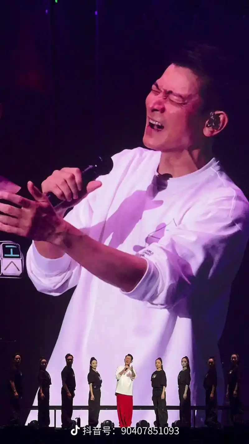 刘德华唱哭了,周海媚去世,李玟去世,吴孟达去世