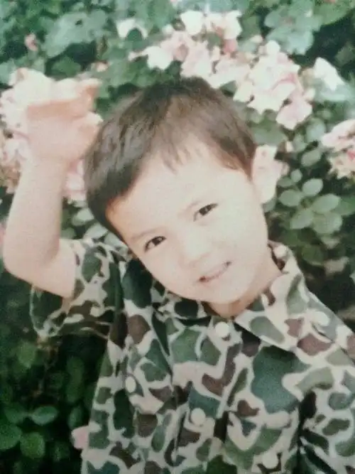 [鹿晗][新闻]150104 鹿晗童年照曝光 激萌不解释