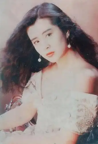 王祖贤,泳装照再掀热潮,笑容甜美迷人