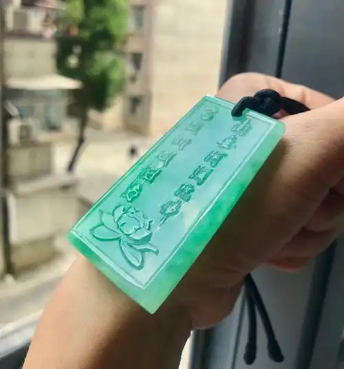 阳绿色平安无事大牌子翡翠玉阳绿色清爽甜美