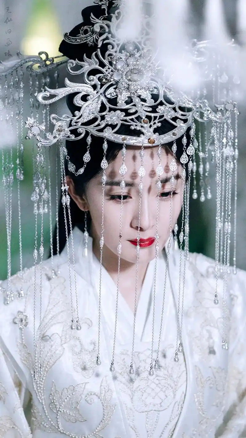 枕上书白浅上神大婚,速上热搜,杨幂34岁颜值依旧在线