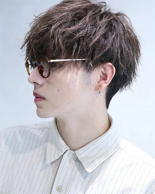 日系男生短发帅哥型男发型