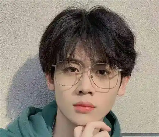 2024男生发型推荐,龙须背头简单好打理,真的非常帅气.