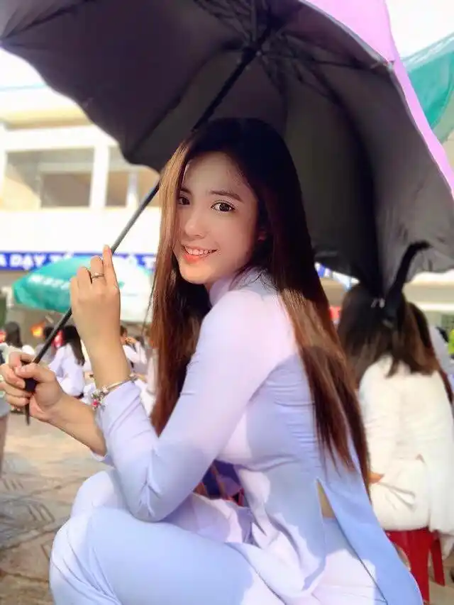 中越混血高中女孩因长相漂亮走红,称感谢父母给了自己好基因