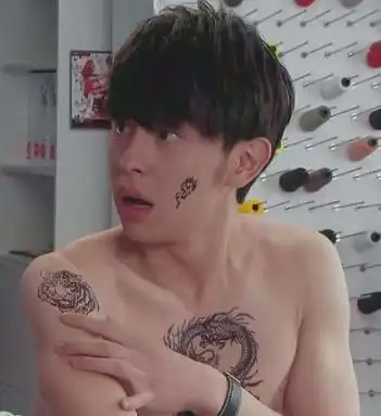 邓伦原来也有纹身中青龙右白虎网友牛奶肌吸引人