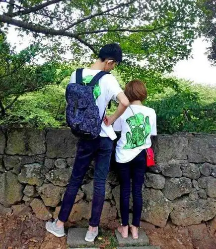 在博物馆门口的留影,男友1米9,本人1米5,这就身高悬殊给我们接下来的