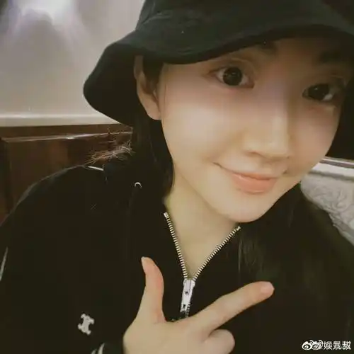 景甜分享素颜自拍照素颜状态绝了