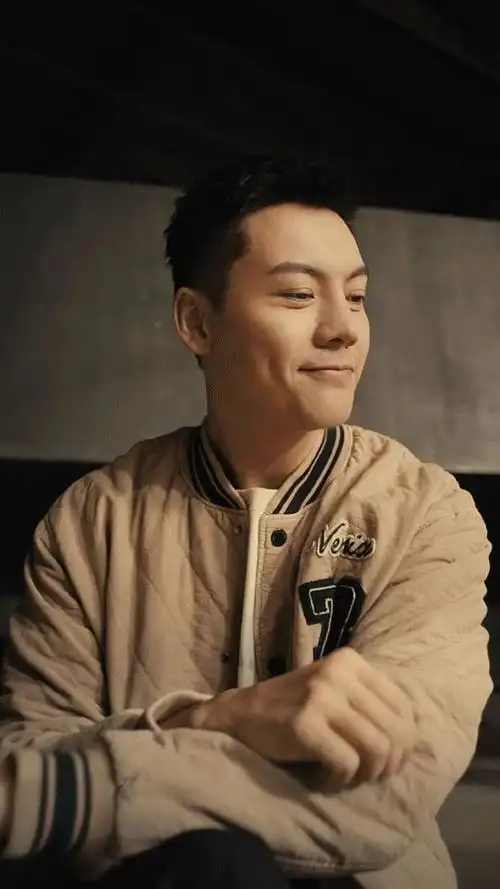 陈伟霆飞行夹克造型