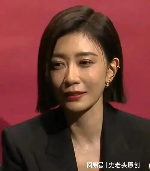 49岁贾静雯近照曝光生图满脸皱纹皮肤粗糙与精修反差太大