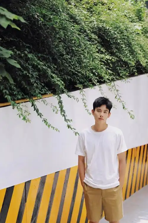 没人搬这套写真吗胡先煦太好看了听风哥哥yyds