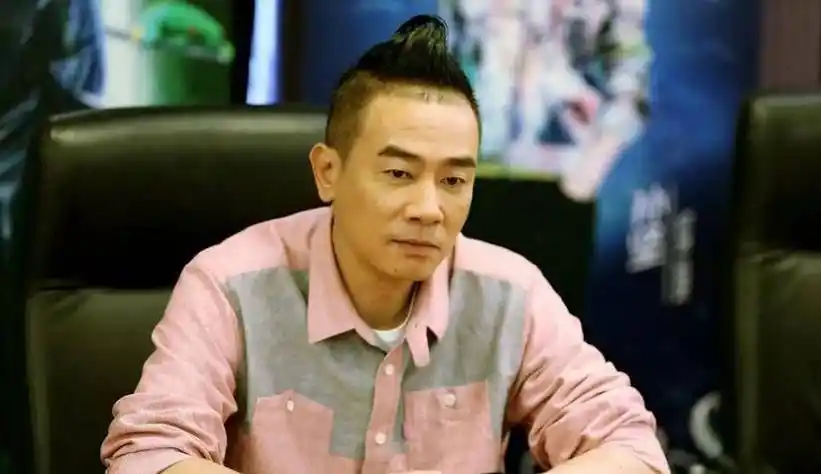 为陈小春和应采儿的教育怒赞,教会孩子从小爱国,真正的好汉_jasper_带