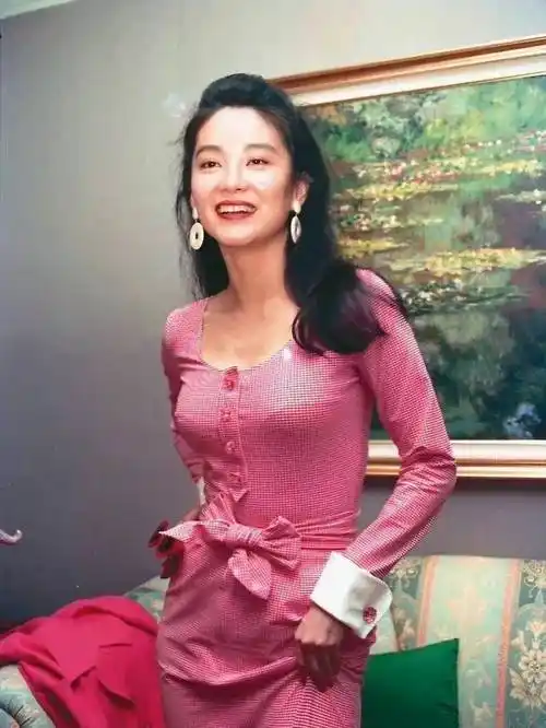 还记得林青霞的那些经典照片吗?曾经的冻龄女神,我们青春的印记