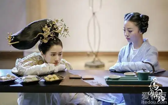 电视剧《凤囚凰》高雨儿暖心守护关晓彤