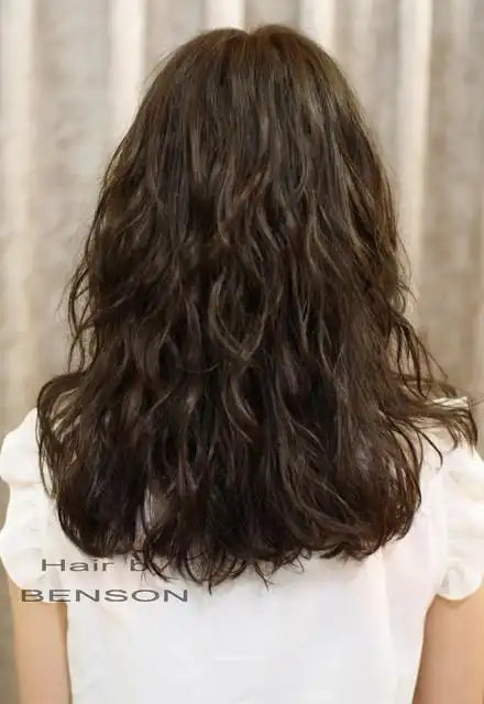 2012流行发型~甜美ol中长发温硕质感烫&巧克力深棕色