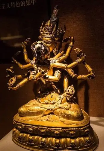 佛教各派均有佛像,但欢喜佛唯密宗所有,只有藏传佛教(喇嘛教)寺庙中才