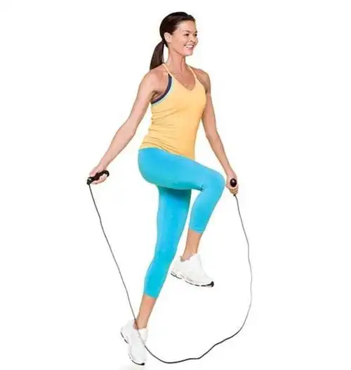 教你高效燃脂的跳绳 6 招式 - 陪你跑 - 运动装备专家