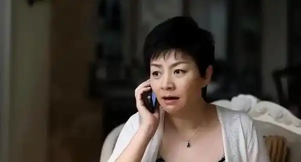 尽管宋丹丹经历了多次婚姻,但她一直展现出独立和坚强的品质.