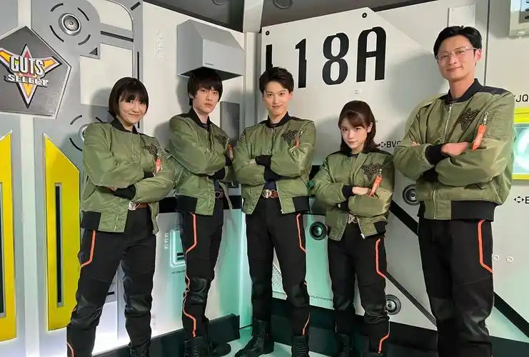 戴卡奥特曼:主角团新生精英胜利队官方合照 妖娆十足的谐星队长|队长