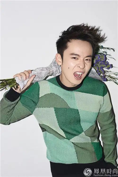 董子健曝光新写真 清贵少爷化身森系男