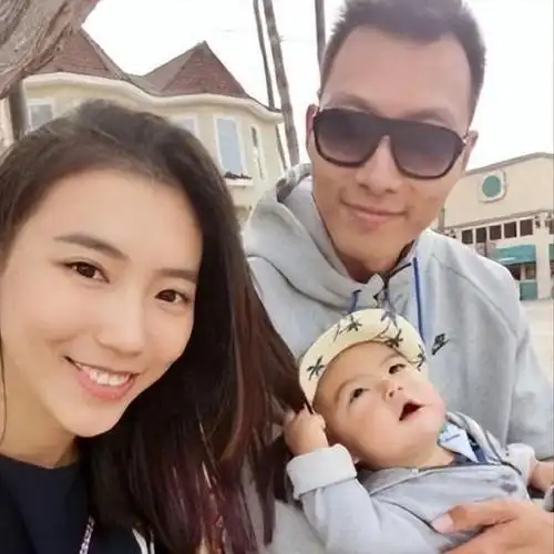 她是cba最美老板娘,身价上亿,给易建联肥约,年过40仍气场强大|吴迪