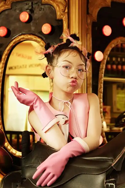 五月封面大片王晰乐带你窥探演技派少女的摩登之事